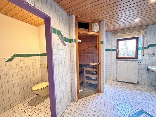 großes Tageslicht-Badezimmer