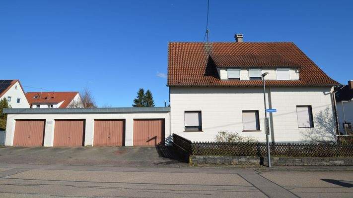 Haus- und Garagenansicht