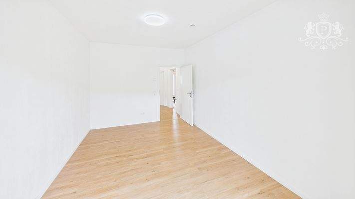 CAM01984G0-PR0514-STILL011