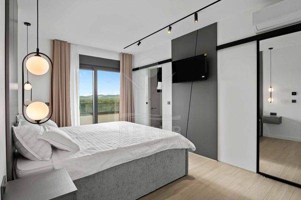  Schlafzimmer Nr. 1 &  Bad