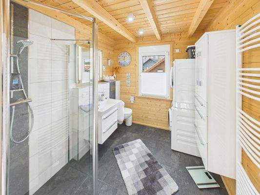 CAM03784G0-PR0102-STILL021