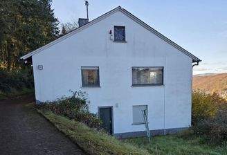 Seitenansicht mit Zufahrt