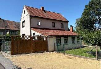 Südostansicht mit Stellplätzen