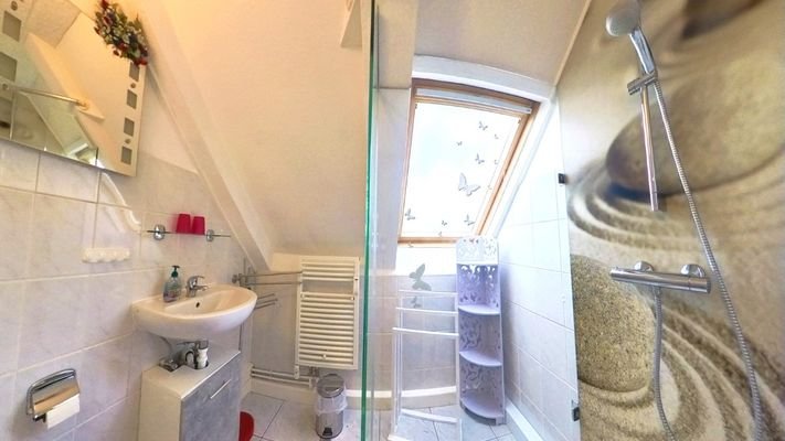 Duschbad im Dachgeschoss WE 4