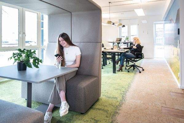 Schreibtisch im Coworking Space | Flat Mitgliedschaft
