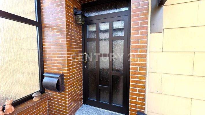 Überdachter Eingangsbereich