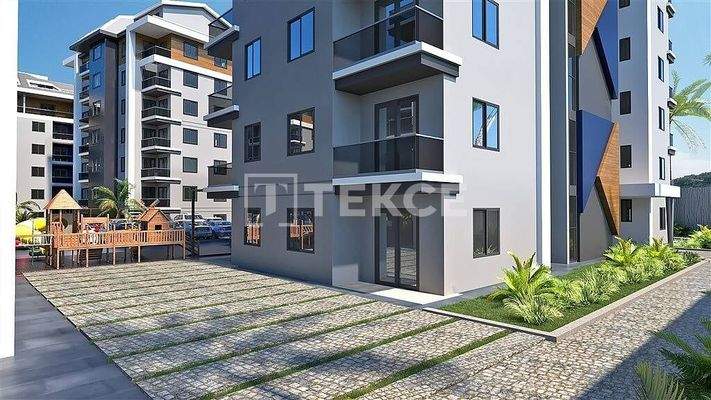 Flats with a Shared Pool Close to Social Amenities in Alanya