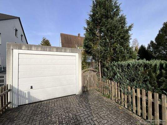 Garage mit elektrischen Torantrieb