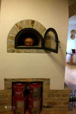 Apartment - oven in the kitchen for cooking (additional to gas stove)