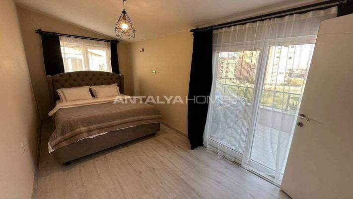3-Bedroom Duplex Flat with Terrace near the Beach in Konyaaltı