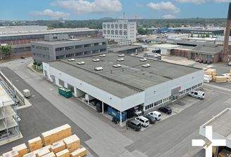 Luftbild Hallenkomplex