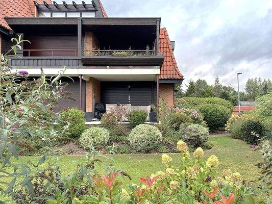 Hausansicht + Garten