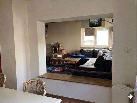 EG: Esszimmer mit Blick ins Wohnzimmer