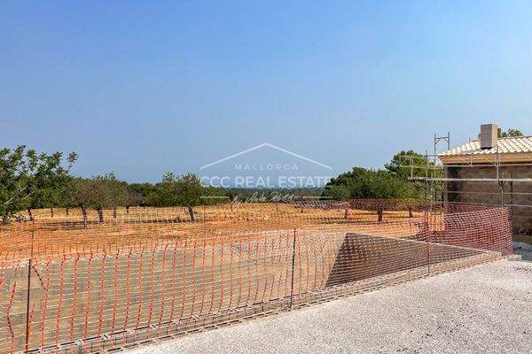 Poolaushub mit Meerblick