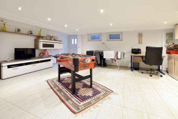 der große Hobbyraum im Untergeschoss