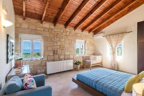 Kreta, Agia Marina: Luxuriöse Steinvilla mit Meer- und Sonnenuntergangsblick zu verkaufen