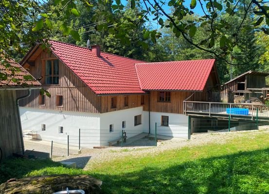 Außenansicht mit Terrasse OG