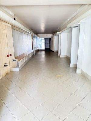 Ladenfläche Theresienplatz (2).JPG