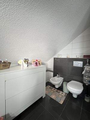 Modernes Badezimmer im DG