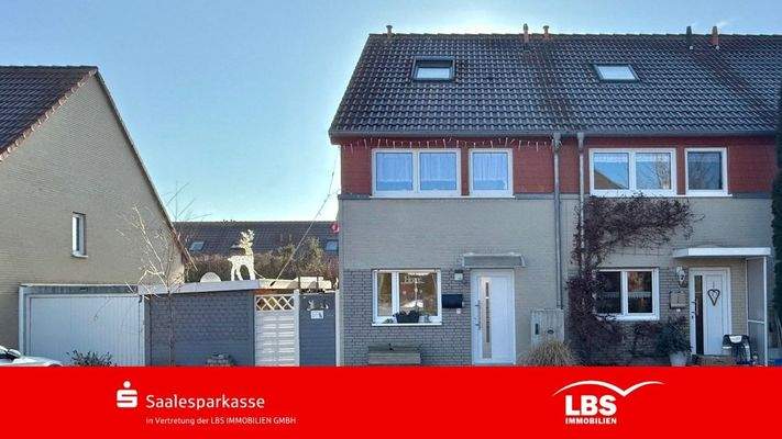 Straßenansicht der Immobilie