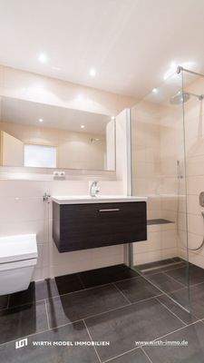 Badezimmer mit Dusche