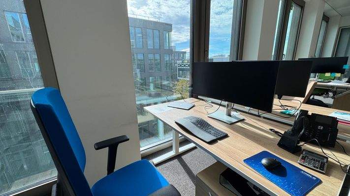 Möbilierter Arbeitsplatz