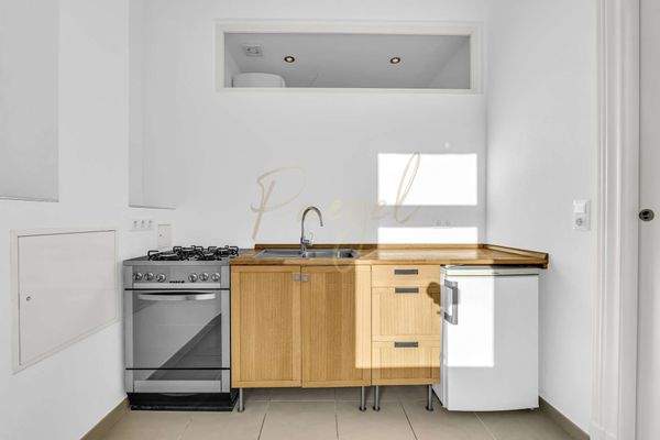 Einbauküche mit Kühlschrank