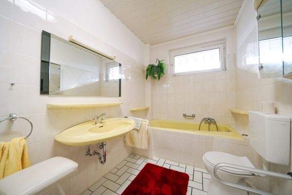 Haupthaus Wannen- und Duschbad 