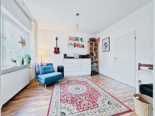 ...gemütliche Wohn-/ Arbeits oder Esszimmer