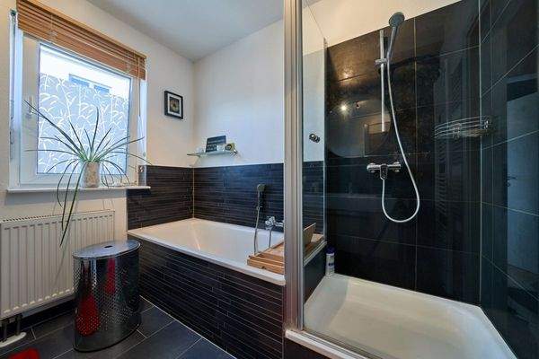 OG: Tageslicht Vollbad