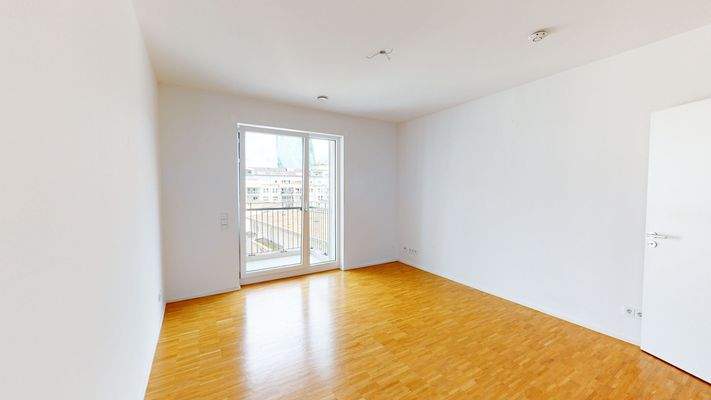 Schlafzimmer mit Zugang zum Balkon