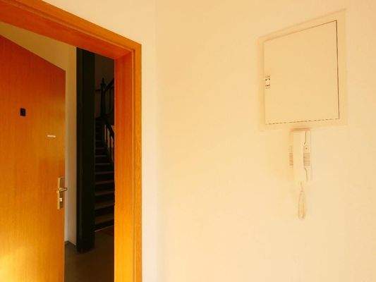  WOHNUNGSTÜR - GEGENSPRECHANLAGE