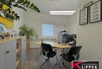 Büro mit Kellerzugang