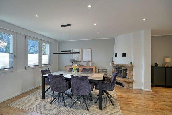 Essbereich mit Kamin