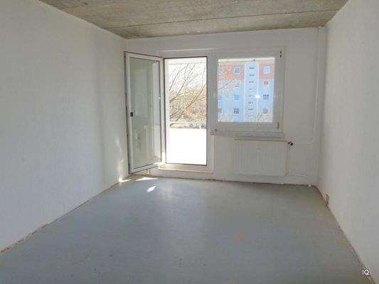 Wohnzimmer mit Balkon