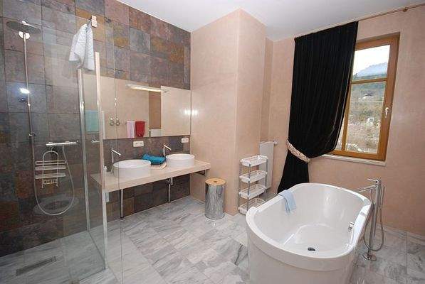 4-Zimmer-Ferienwohnung-AW5-2-010-bad 1 1.jpg