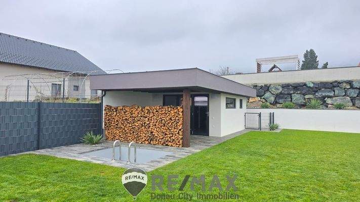 28 Blick Garten/Poolhaus