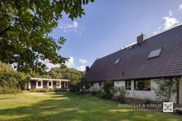 Der rückwärtige Garten ist ein besonders schöner Ruhebereich