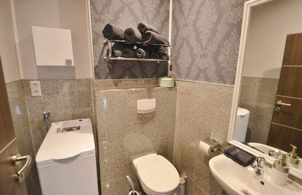 WC mit Waschmaschine