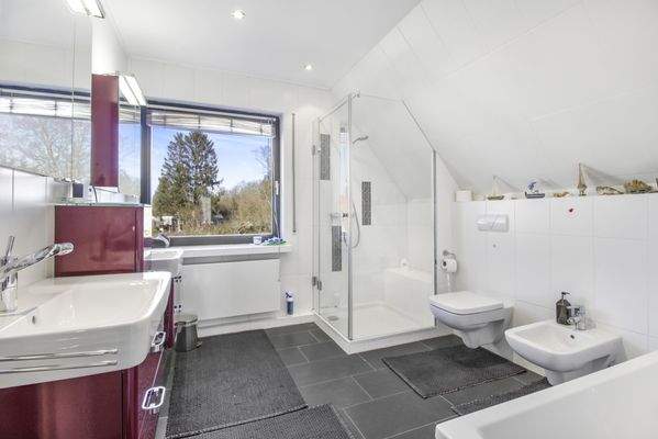 Badezimmer im Dachgeschoss