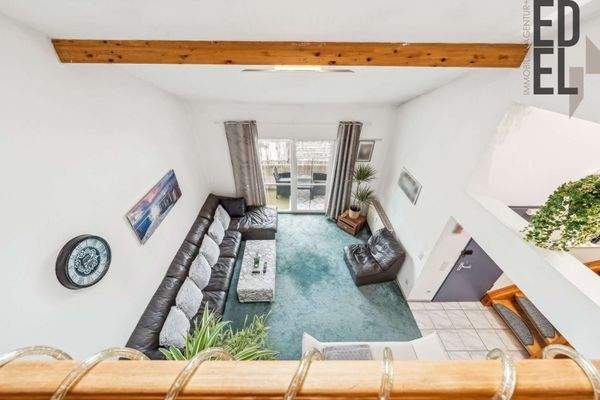 Blick von Galerie ins Wohnzimmer