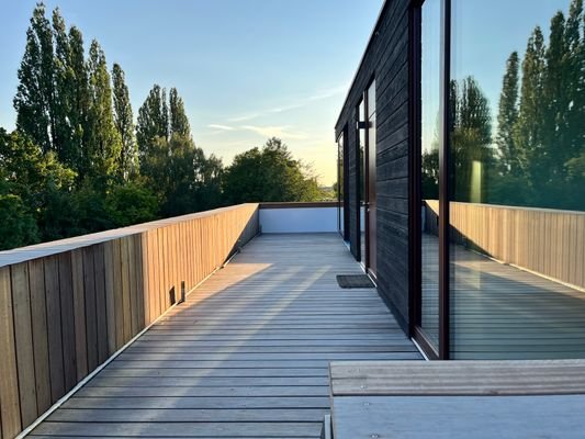 Sehr große Süd-Dachterrasse.JPG