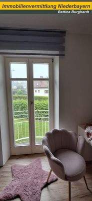 Zimmer 2 mir französischem Balkon  EFH