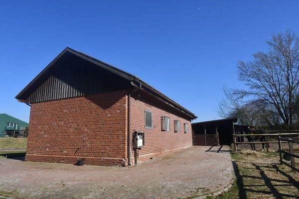 Pferdestall mit Boxen