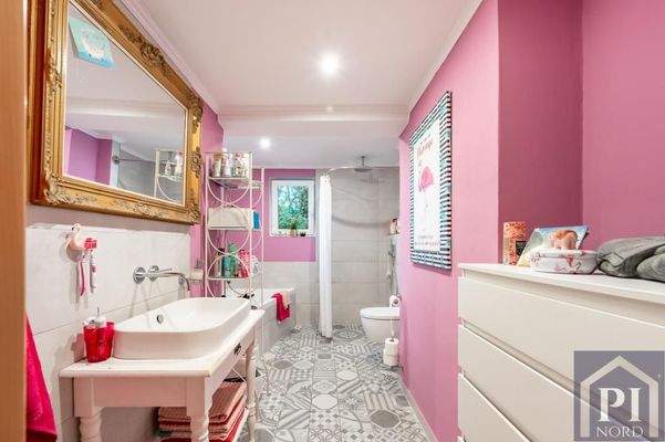 Badezimmer im Erdgeschoss