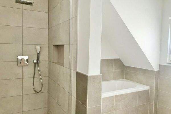 Badezimmer DG Ansicht II