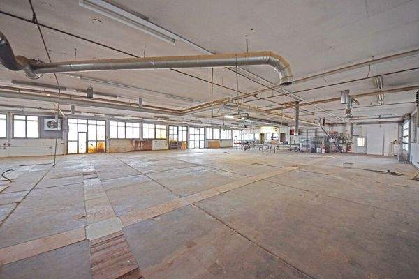 Lager und Produktionshalle 4