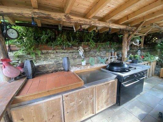 Überdachte Außenküche