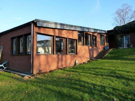 10 Schwimmbad, Außenansicht.JPG