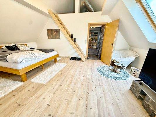 Schlafzimmer linke Haushälfte DG